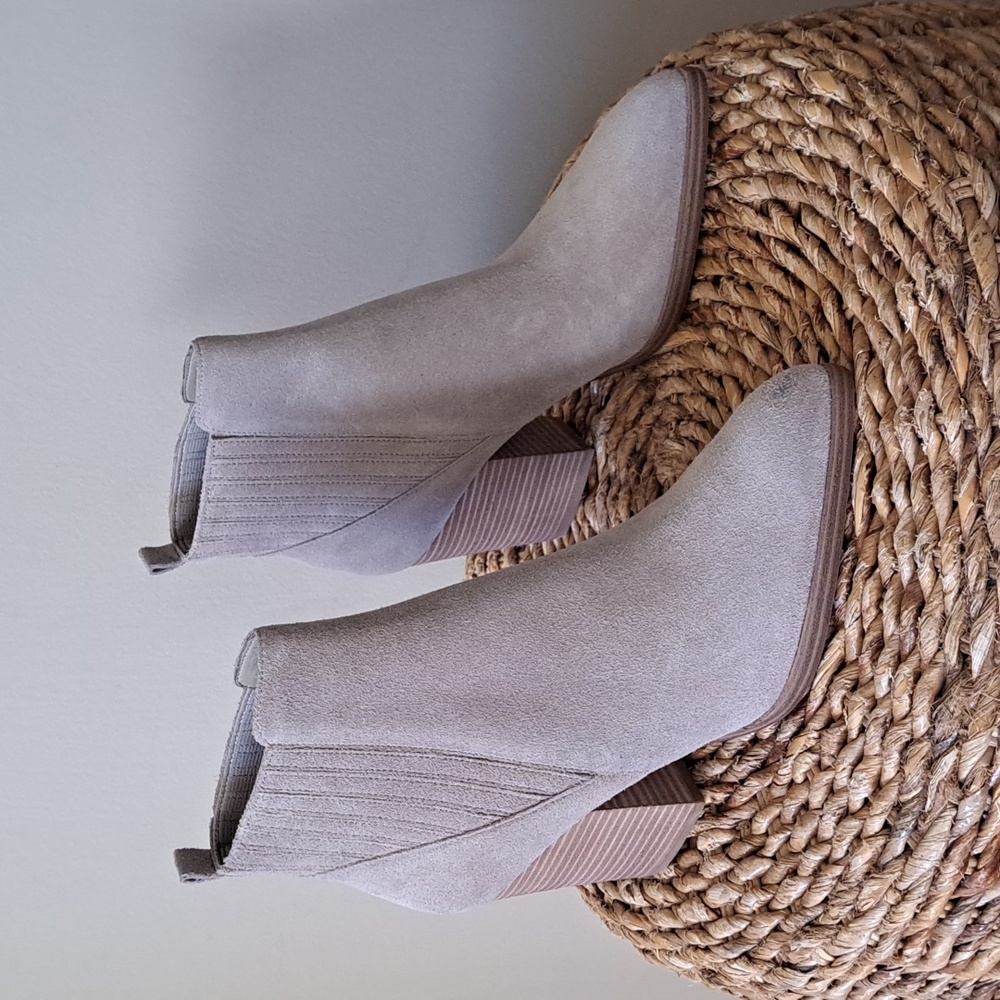 NWOT MARC FISHER Womens Grey Suede Leather Pull-on Point Toe Ankle Boots S-8.5‎
